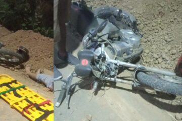 Dupla colide contra poste em Malhada. Foto: Leitor Folha do Vale