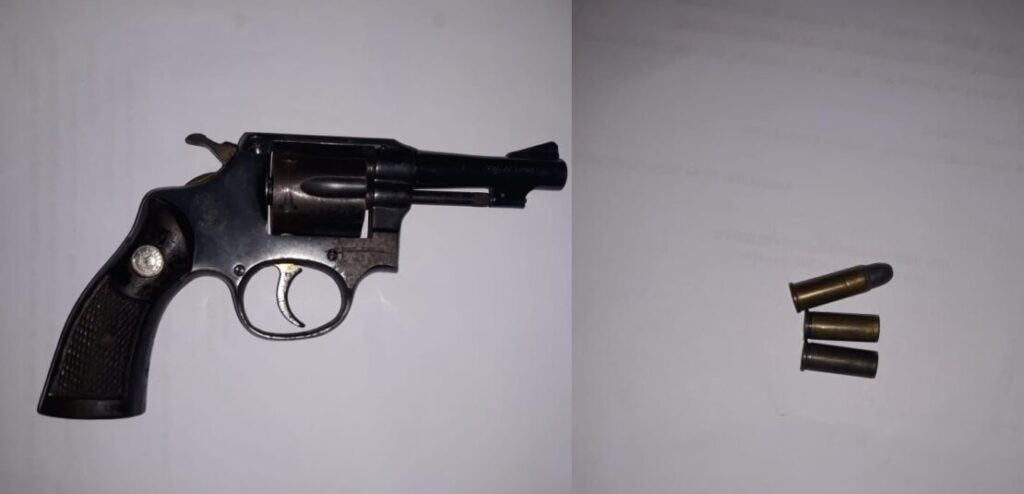 Material apreendido com o suspeito. Foto: Polícia Militar