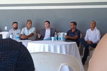 Reunião entre o Juiz e o prefeito de Feira da Mata. Foto: Divulgação