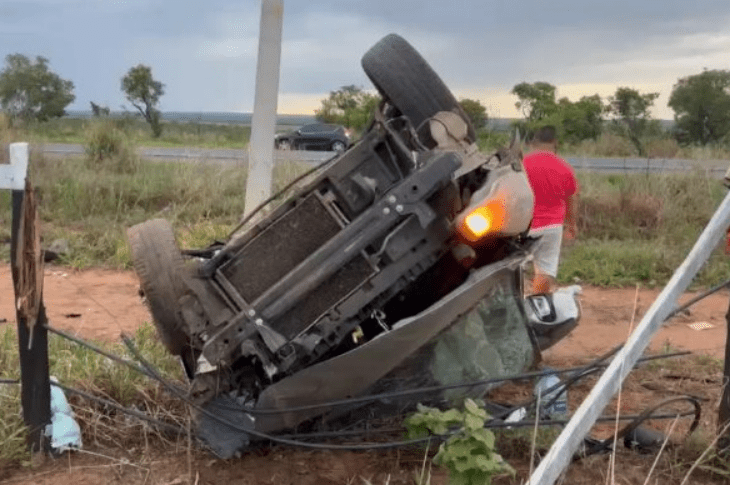 Criança morre após carro capotar na BR-020, no oeste da Bahia. Foto: Blog do Braga