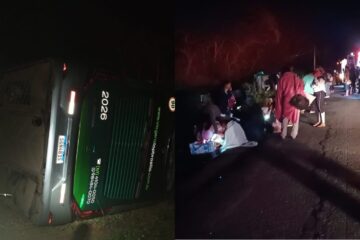 ônibus tomba na BR-430, em Caetité. Foto: Polícia Militar