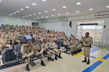 Encontro na Câmara de Vereadores de Guanambi. Foto: ASCOM 17º BPM