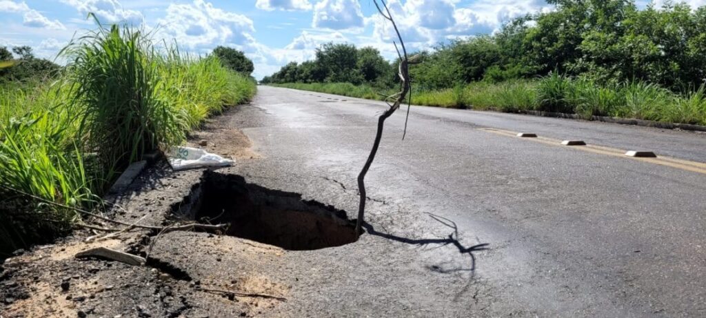 Rodovia BR-030, entre Julião e Tomé-Nunes