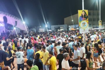 Público na Praça do Cais. Foto: Polícia Militar