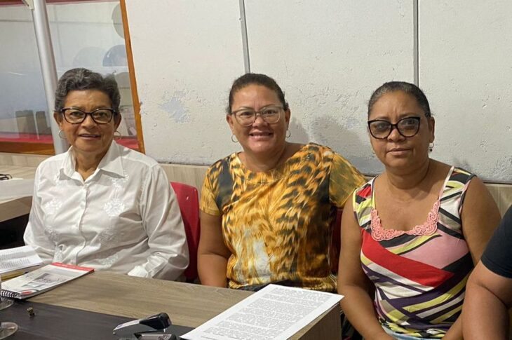 Chica e integrantes da Comissão. Foto: divulgação.