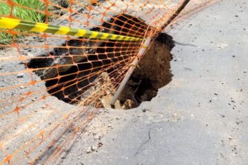 Cratera na BR-030, entre Malhada e Julião