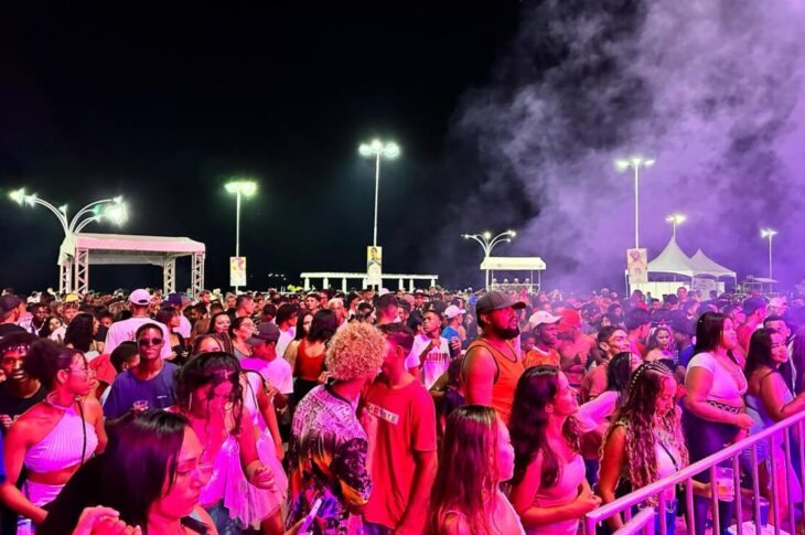 Público na Praça do Cais. Foto: rede social