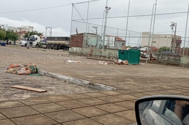 Falta de coleta de lixo. Foto: Leitor Folha do Vale