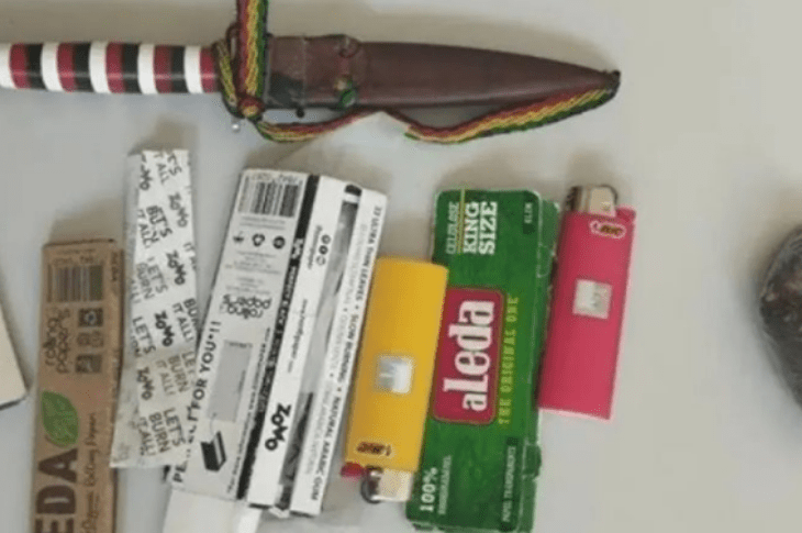 Material apreendido no colégio. Foto: reprodução