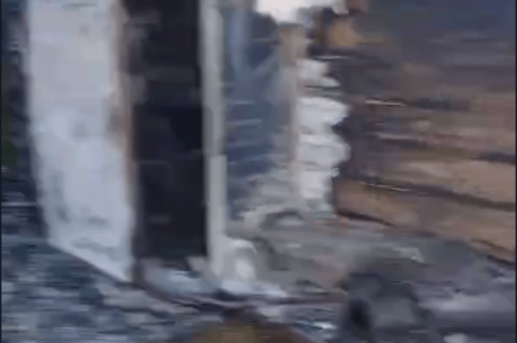 Carro incendiado em Feira da Mata