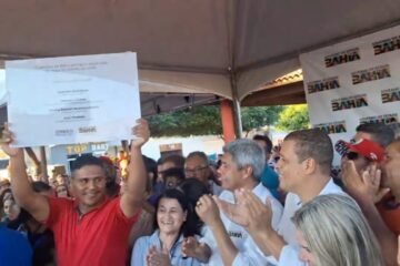 Entrega da Praça do BHN.