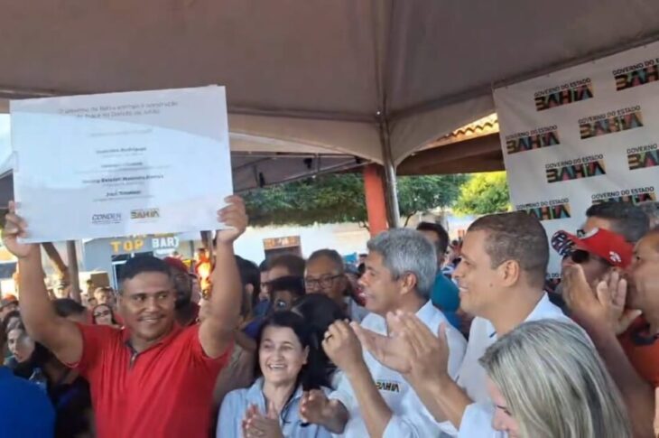 Entrega da Praça do BHN.