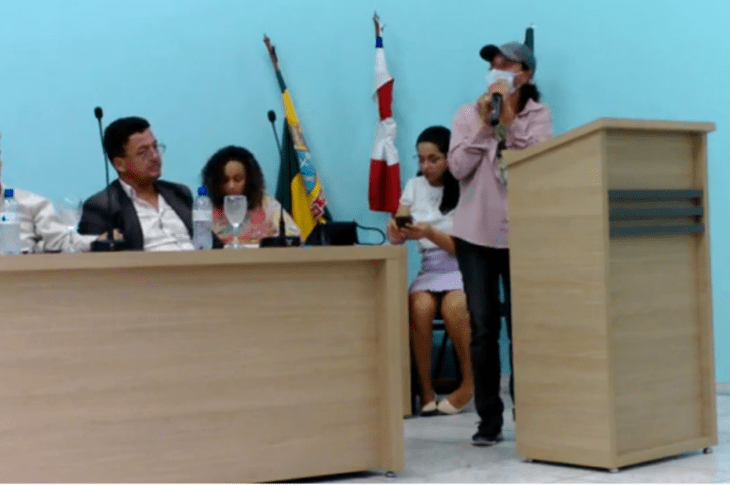 Coordenadora usando a Tribuna da Câmara