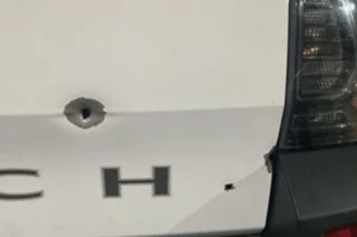 Veículo atingido por disparos. Foto: Enviada ao Folha do Vale