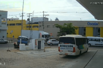 Caminhão atingido motociclista. Foto: reprodução SMTran
