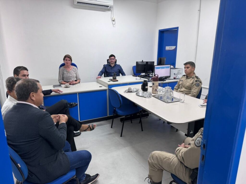 Reunião no Fórum de Carinhanha. Foto: divulgação