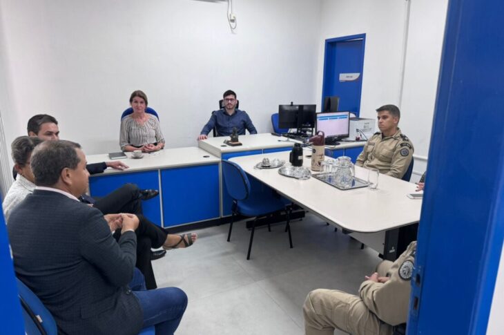 Reunião no Fórum de Carinhanha. Foto: divulgação