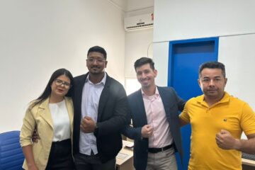 Júnio e os advogados; Foto: reprodução rede social