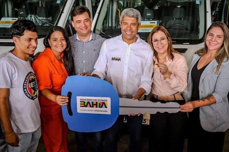 Governador faz entrega