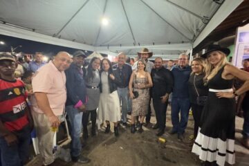 Autoridades no Parque de Vaquejada. Foto: divulgação