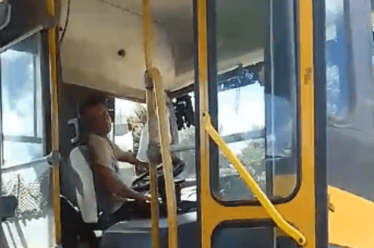 Motorista sendo filmado. Foto: reprodução