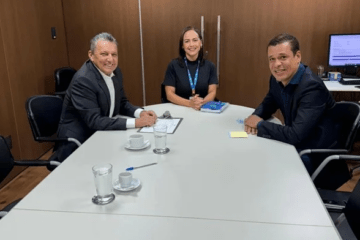 Charles, assessora e Gimmy. Foto: Assessoria de Charles