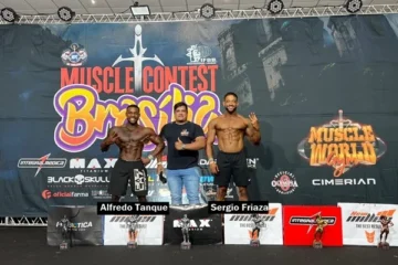 Alfredo Neto e adversários. Foto: divulgação