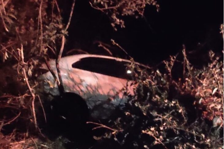 Carro envolvido no acidente. Foto: Polícia Militar