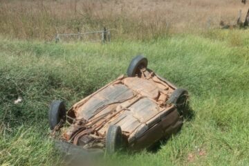 Fiat capotou na BR-030, em Palmas de Monte Alto. Foto: Vilson Nunes