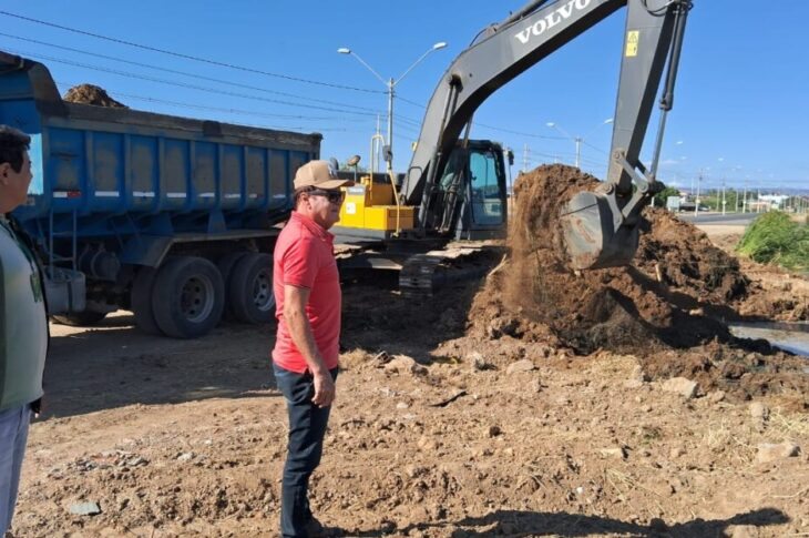 Secretário visitando Lagoa de João de Amaral