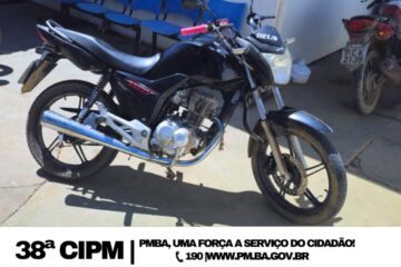 Moto apreendida com indícios de roubo. Foto: Polícia Militar
