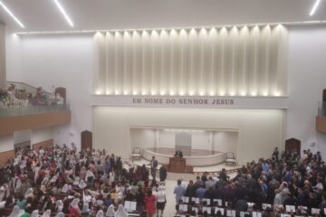 Salvador presidindo o ato