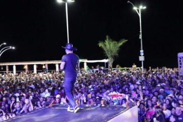 Tierry no palco. Foto: Jhon