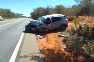 Carro envolvido em acidente. Foto: Polícia Militar