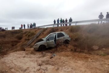 Motorista morre após perder o controle da direção do carro. Foto: Polícia Militar