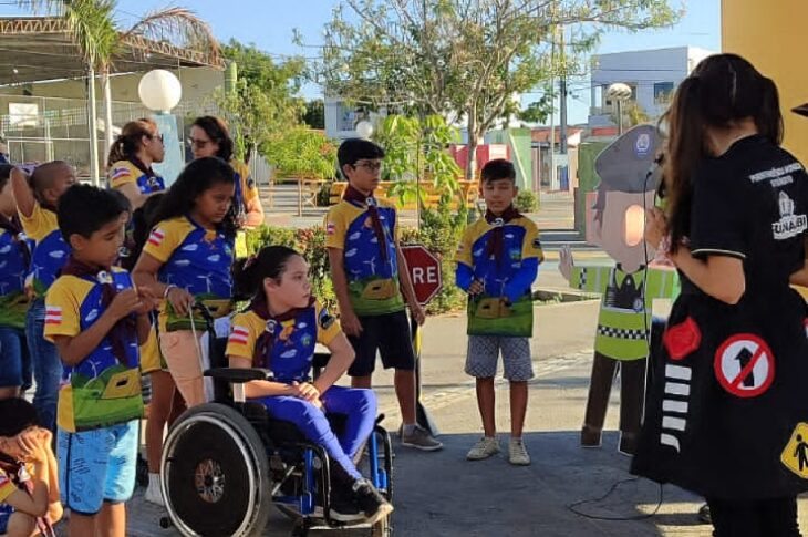 Crianças participando de palestra educativa. Foto: SMtran