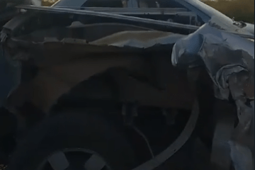 Veículo atingido por ônibus. Foto: reprodução