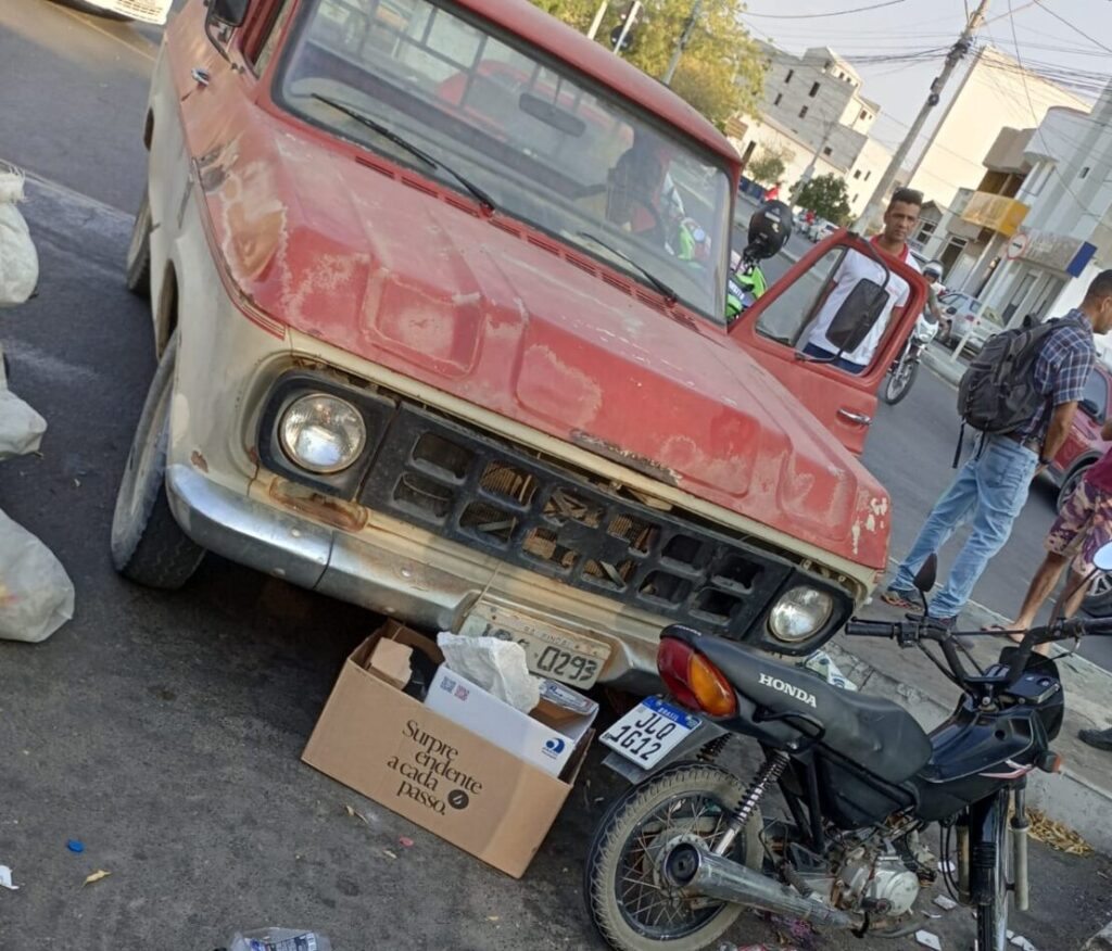 Carro que atropelou o homem. Foto: SMTran