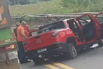 Carros envolvidos no acidente. Foto: Reprodução/IBahia