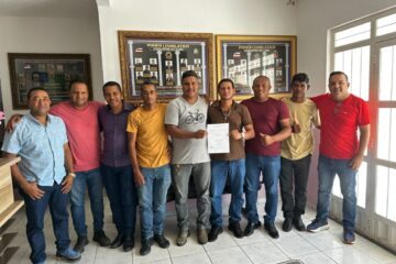 Reunião nesta manhã de segunda-feira (28), na Câmara. Foto: divulgação