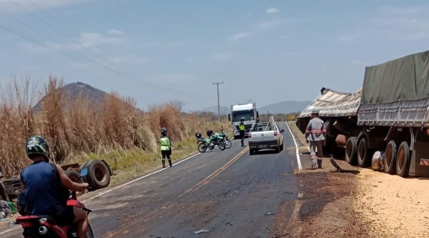 Carreta na BA-573, em Guanambi. Foto: SMTran