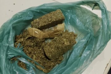 Material apreendido com o suspeito. Foto: Polícia Militar