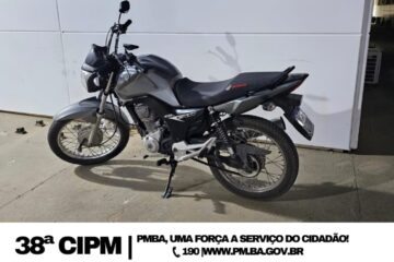 Moto com restrição apreendida. Foto: Polícia Militar