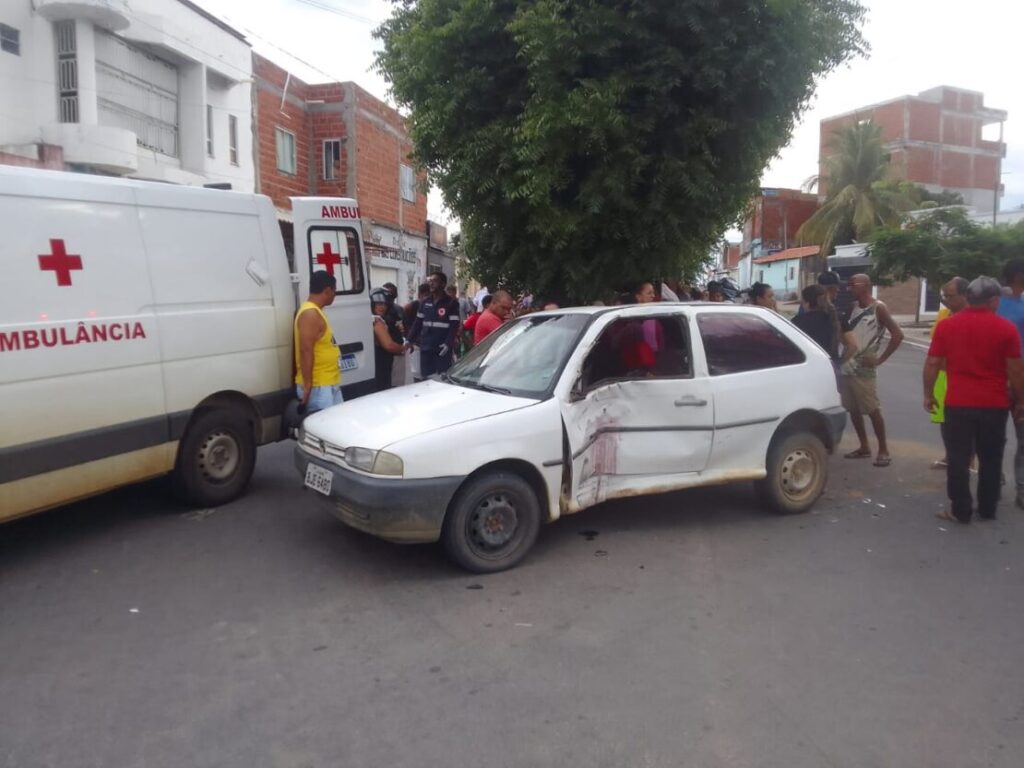 Acidente entre carro e moto. Foto: SMTran
