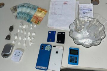 Droga apreendida com casal. Foto: POlícia Militar