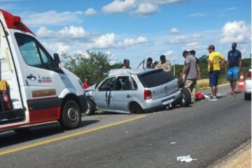 Carro capota na BR-030, em Palmas de Monte Alto. Foto: rede social