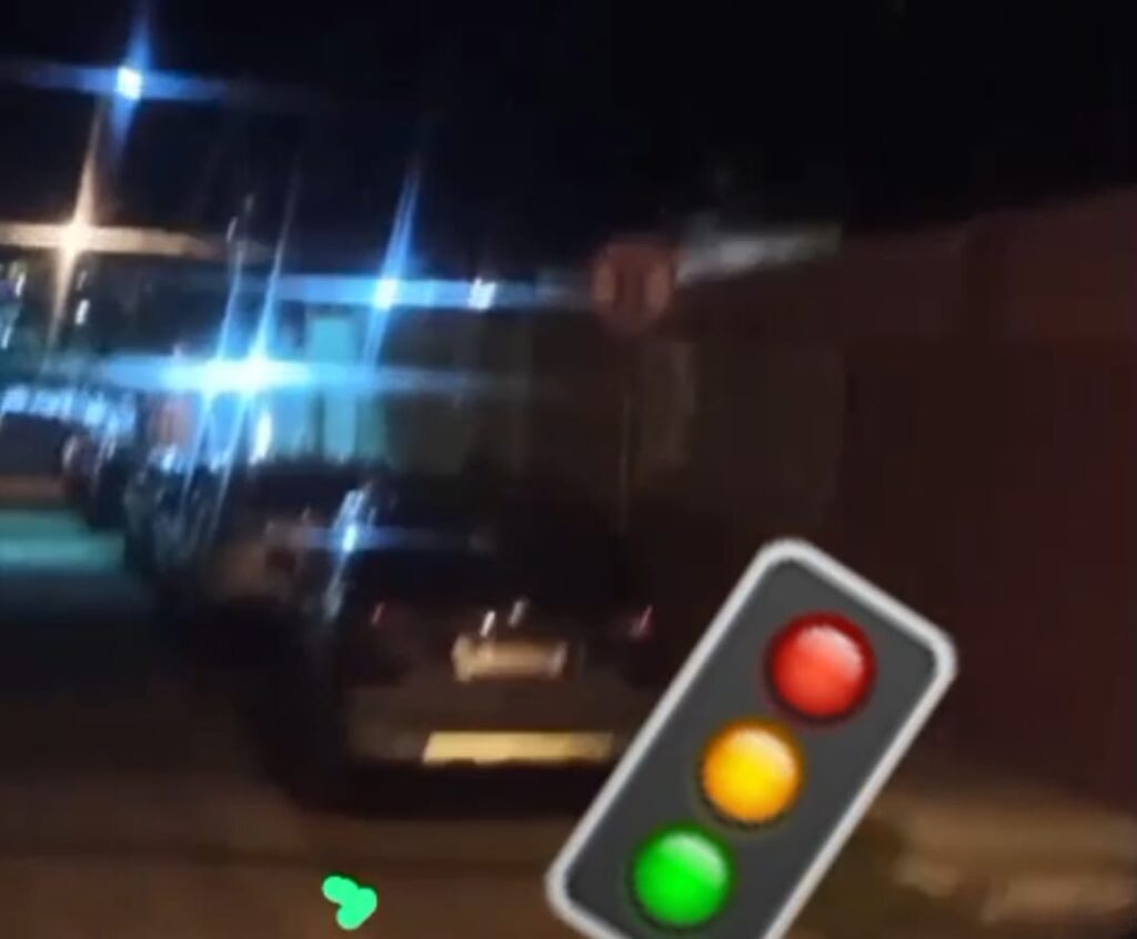 Carros em local proibidos. Foto: reprodução DFT