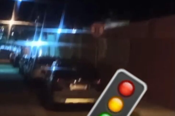 Carros em local proibidos. Foto: reprodução DFT