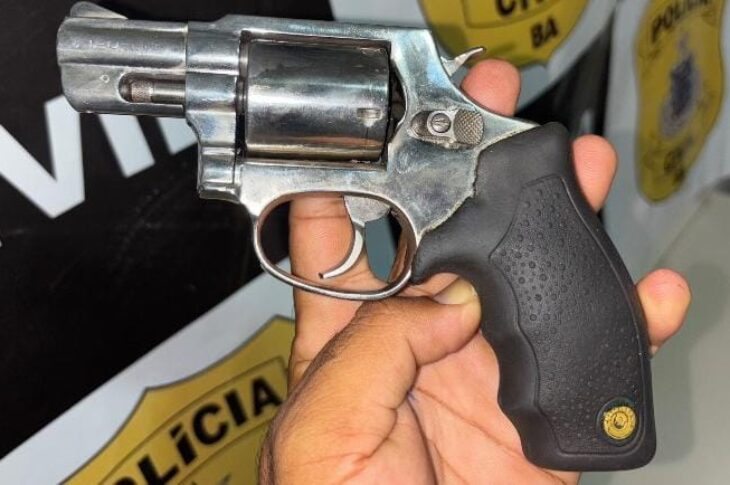 Arma apreendida com a dupla. Foto: Polícia Militar