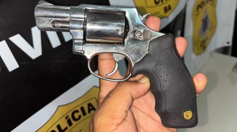 Arma apreendida com a dupla. Foto: Polícia Militar